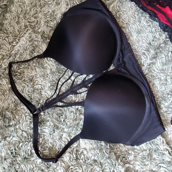 Victoria's Secret bombshell bra and panty set - Picture 2 of 5